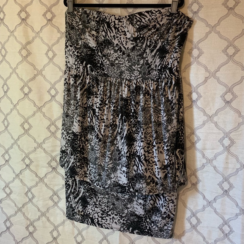 Black & White Print Strapless Peplum Dress